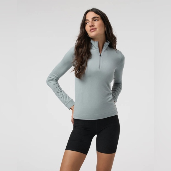 NEW Vuori Halo Essential Half ZipDreamKnit Pullover
Chalk Blue Heather - Picture 7 of 9